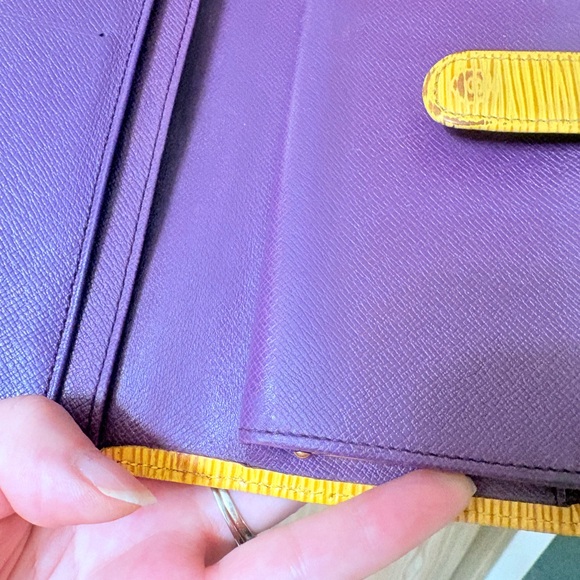 Auth Louis Vuitton Epi kiss-lock long wallet Clutch - Picture 5 of 15